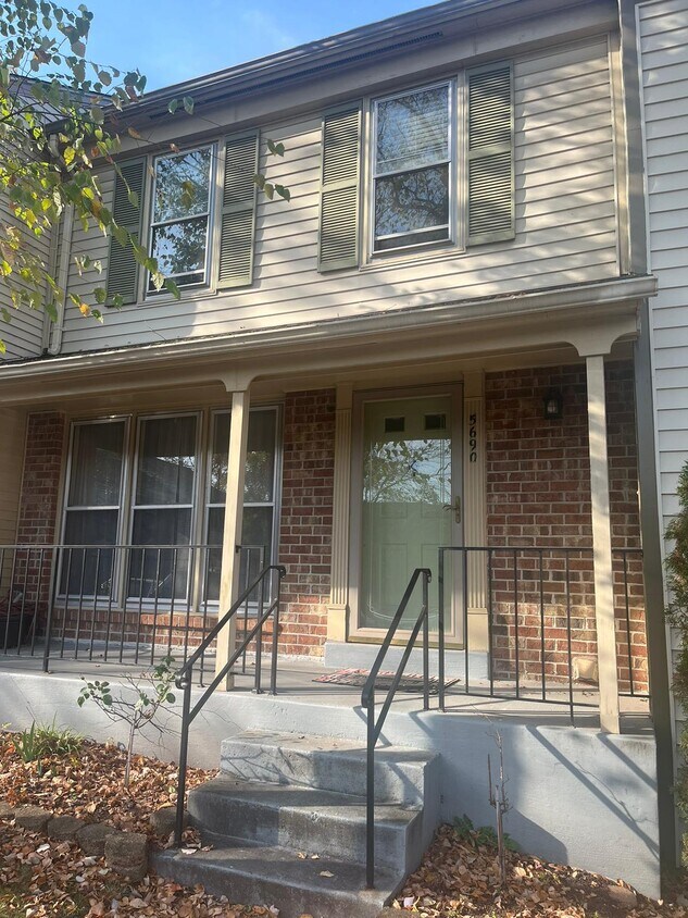5690 Cabells Mill Ct, Centreville, VA 20120 Townhome Rentals in
