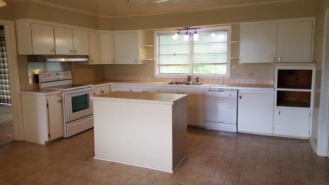 Building Photo - 107 Felicie Dr