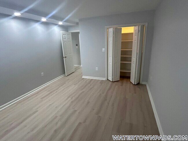 Foto del edificio - 131 Coolidge Ave