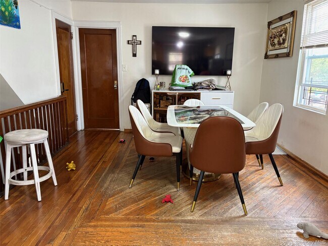 Foto del edificio - 140-99 Burden Crescent