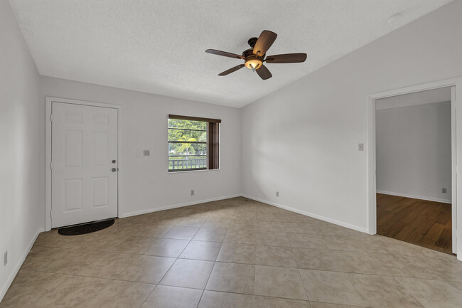 Building Photo - 9480 Boca Cove Cir