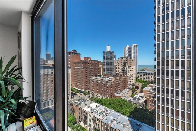 Foto del edificio - 1221 N Dearborn St