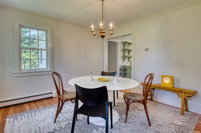 Building Photo - 825 Village Ln