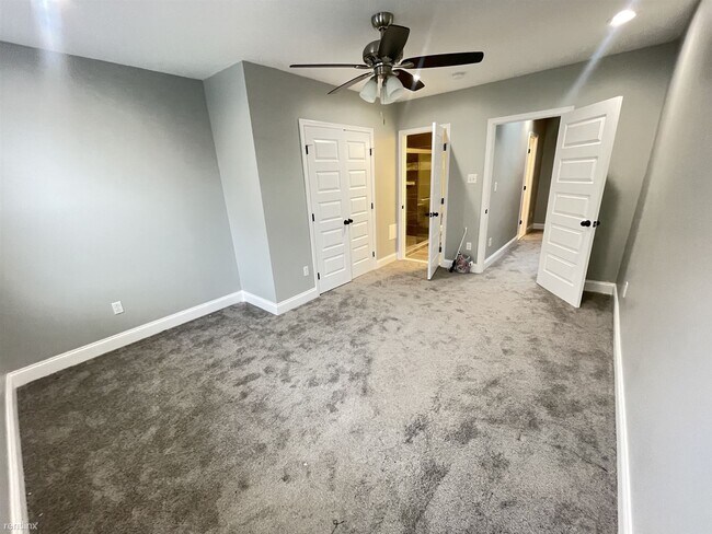 Foto del edificio - 3 br, 3 bath House - 800 N Collington Ave