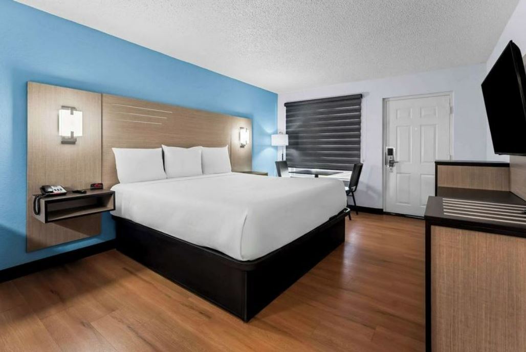Primary Photo - Urban Lofts
