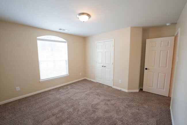 Building Photo - Move in ready Royse City Home!