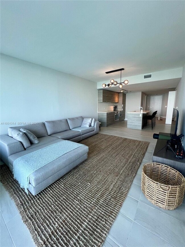 Foto del edificio - 650 NE 32nd St