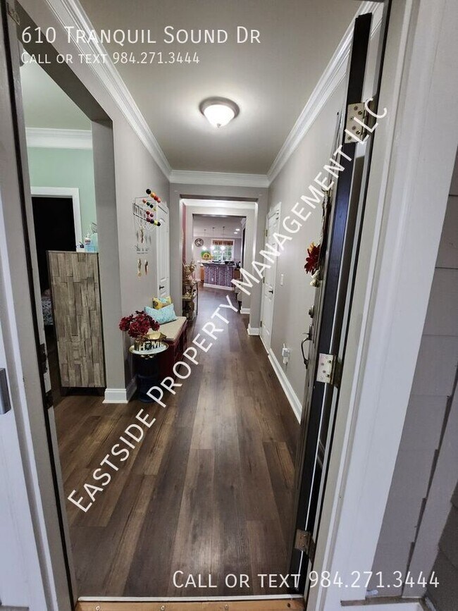 Foto del edificio - 610 Tranquil Sound Dr