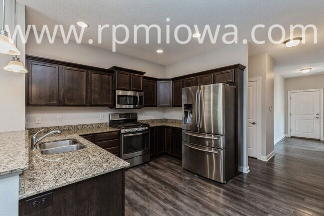 Foto del edificio - LARGE PRAIRIE TRAIL HOME!! 4 Bedroom, 3.5 Bath Home in Ankeny