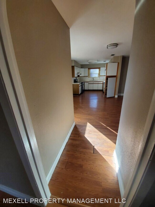 Building Photo - 4 br, 2 bath House - 2202 ROYAL OAK DR