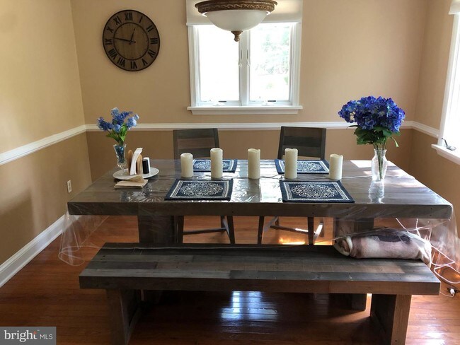 Foto del edificio - 1024 Rustling Oaks Dr