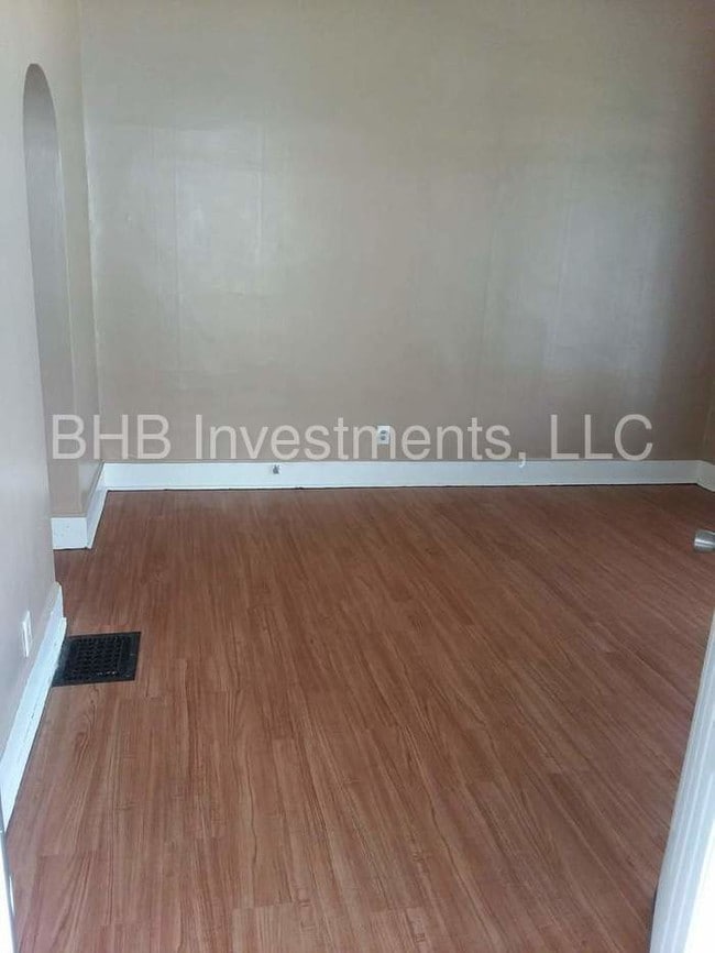 Building Photo - 1023 E Raymond St
