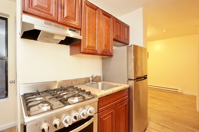 Building Photo - 124 E 107th St