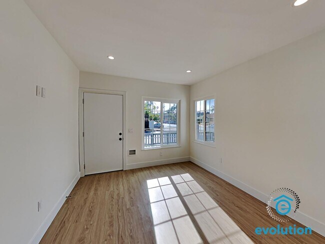 Building Photo - 3831-3835 Third Avenue - 3835 Third Ave Apt 3