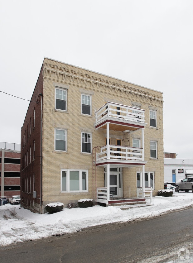 Building Photo - 10 Kent Ave
