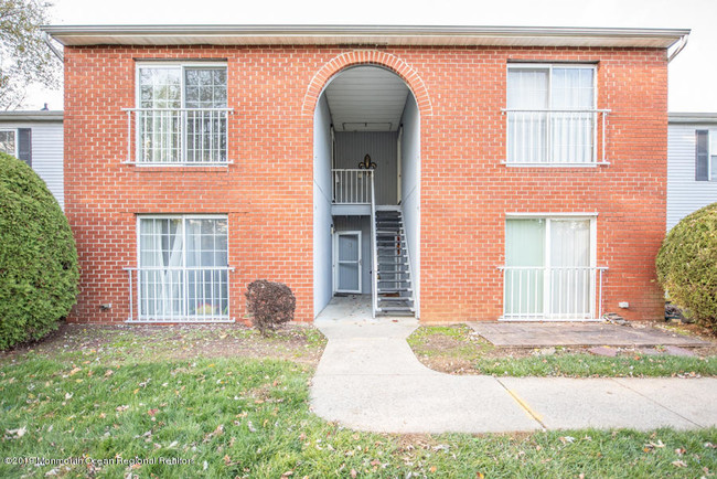 Building Photo - 705 Zlotkin Cir
