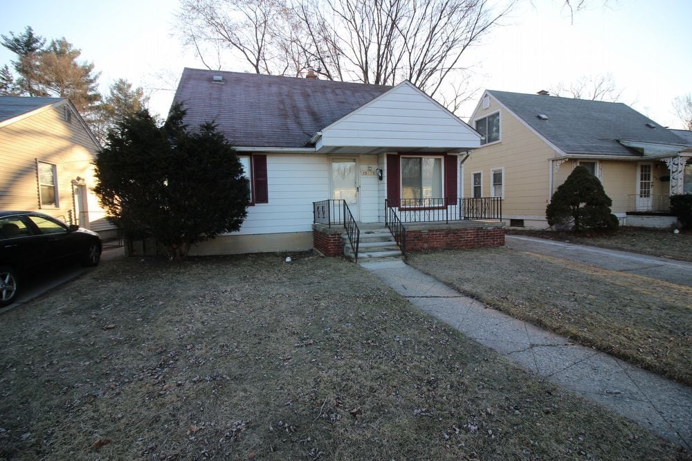 Great Bungalow House Rental in Redford Charter Township, MI