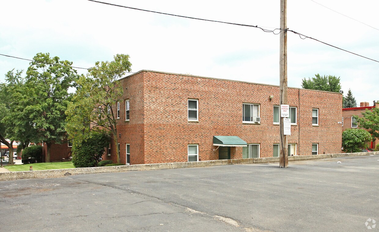 Building - Greenbriar Apartments