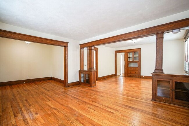 Building Photo - 41 Bell St