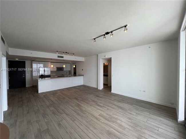 Foto del edificio - 999 SW 1st Ave