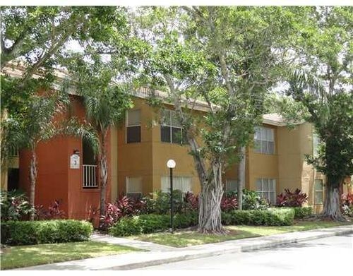 Foto principal - 1401 Village Blvd