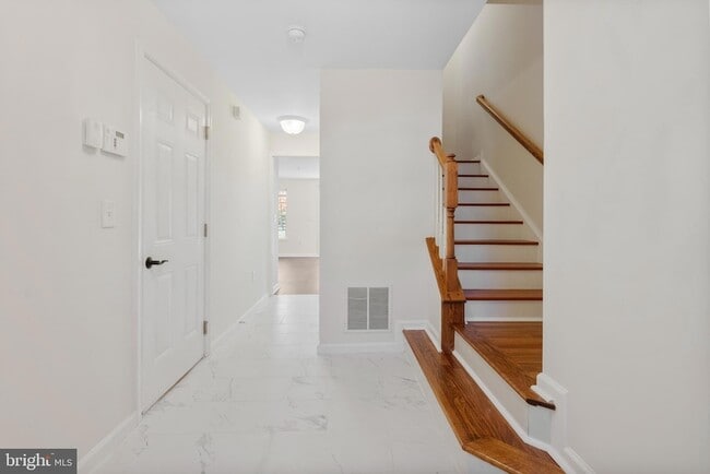 Building Photo - 407 Susan Cir