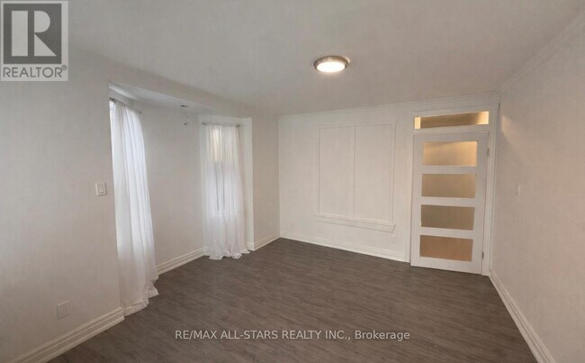 Photo du bâtiment - 200 - 1918A QUEEN STREET E