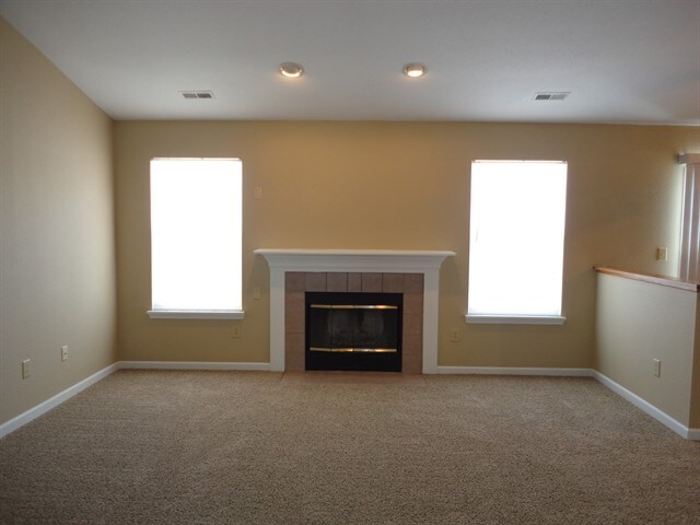 Building Photo - 459 Longview Bend