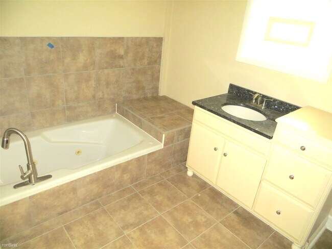 Building Photo - 4 br, 3 bath House - 7305 SW 12th St  3 bath
