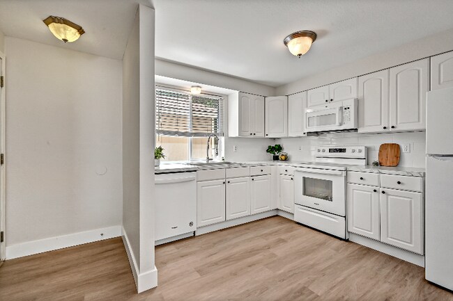 Foto del edificio - 3110 Cherry Ln