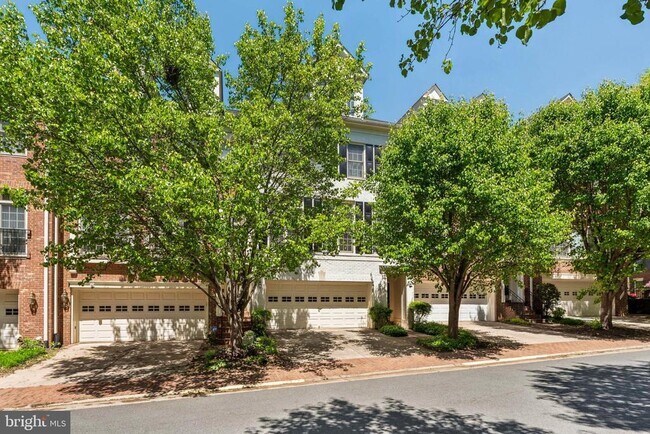Building Photo - 7489 Carriage Hills Dr