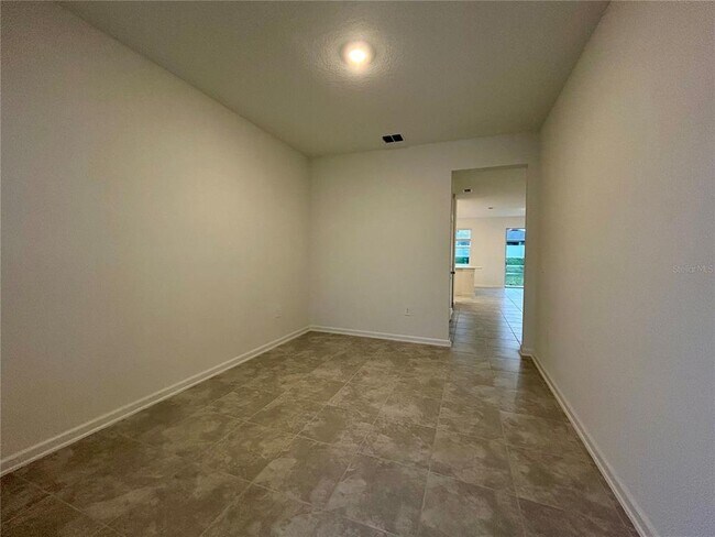 Building Photo - 2943 Savoir