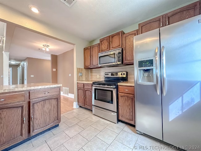 Building Photo - 2906 W 63rd St S