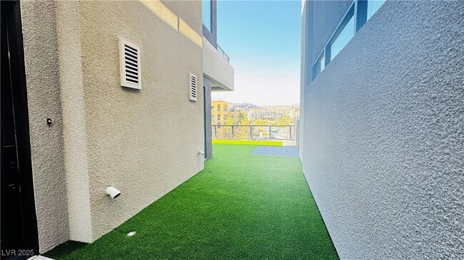 Building Photo - 26 Promenade Isle Ln