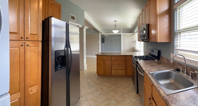 Building Photo - 3 Brentwood Dr