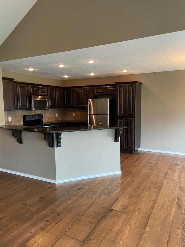 Building Photo - Beautiful all brick, 3-bedroom Republic Home