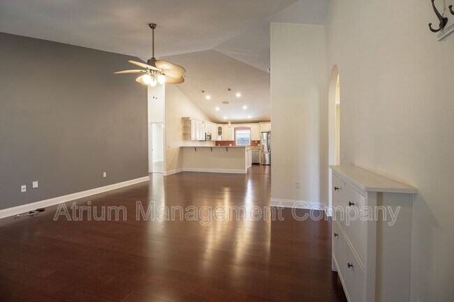 Foto del edificio - 446 Wenthrop Cir