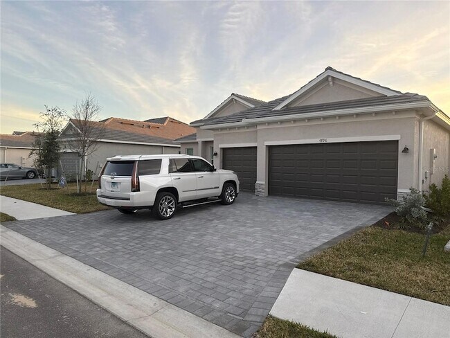 Foto del edificio - 7796 Lakes Edge Ln