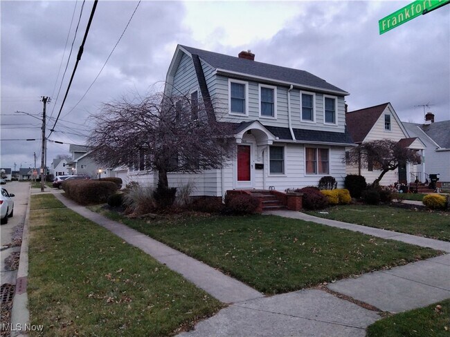 Foto del edificio - 7608 Ridgefield Ave