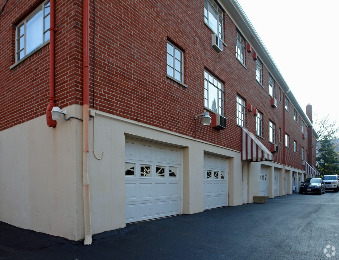 Foto del edificio - 645 Highland Ave