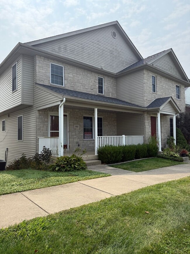 Building Photo - 1800 W Sunstone Dr