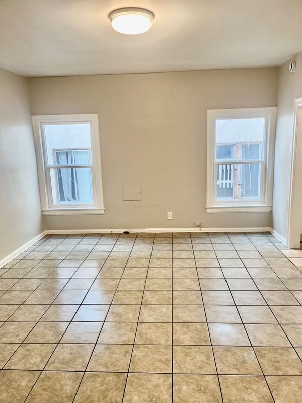 Building Photo - 439 Union Dr