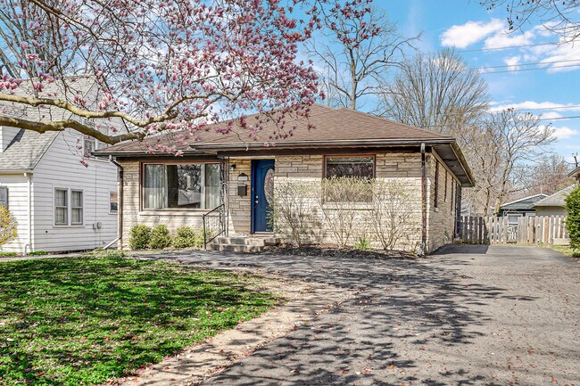 Building Photo - 1420 Kessler Blvd E Dr