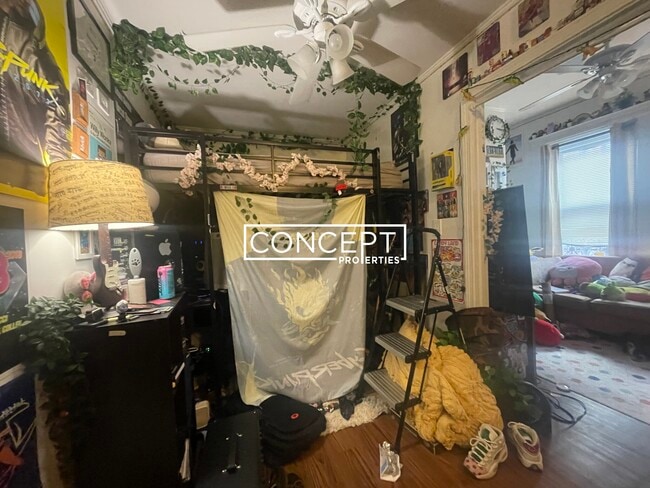 Building Photo - 64 Hemenway St