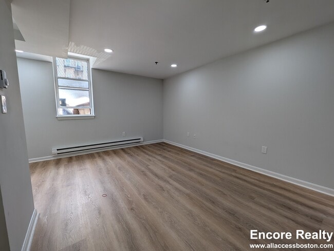 Building Photo - 32 Queensberry St