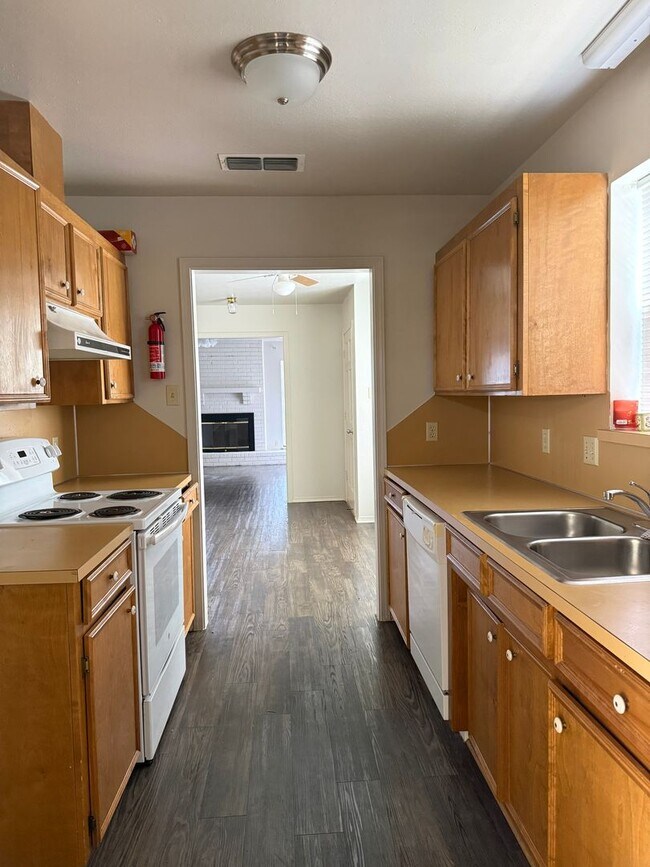Foto del edificio - 2 Bedroom/ 2 Bathroom Townhome