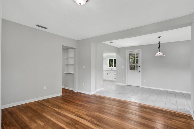 Building Photo - 9721 Jupiter Ct S