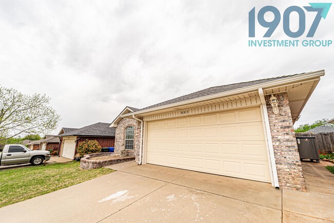 Building Photo - 805 Sequoyah Trail