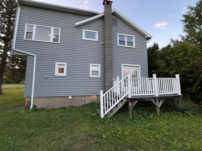 Foto del edificio - 3040 Warren Ctr Rd
