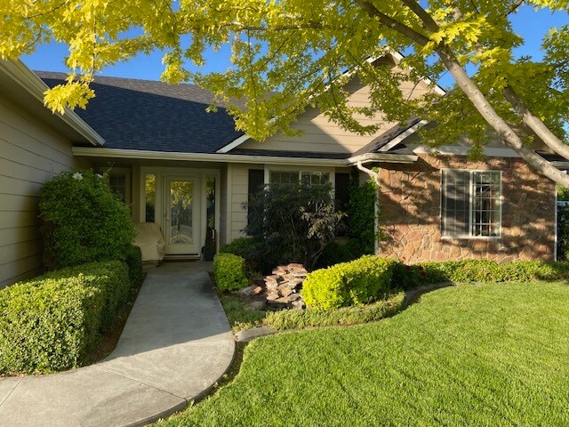 Front - 4118 E Chesapeake Dr